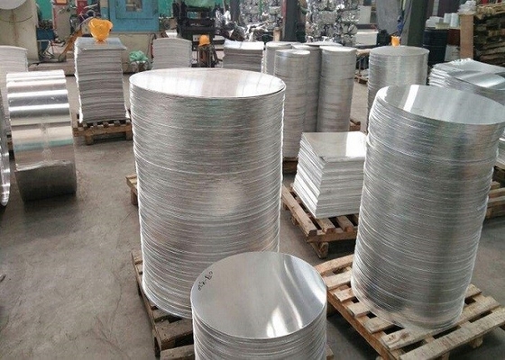 Китай Круг 3003 глубинной вытяжки алюминиевый круглый алюминиевый материал DC листа 3105 3004 поставщик